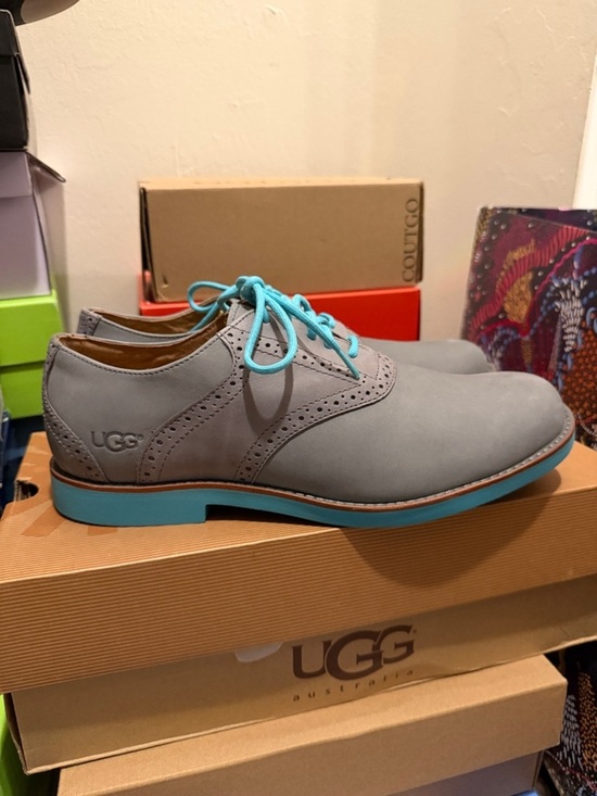 UGG Men\'s Gray Oxfords with Bright Turquoise Trim main image 8